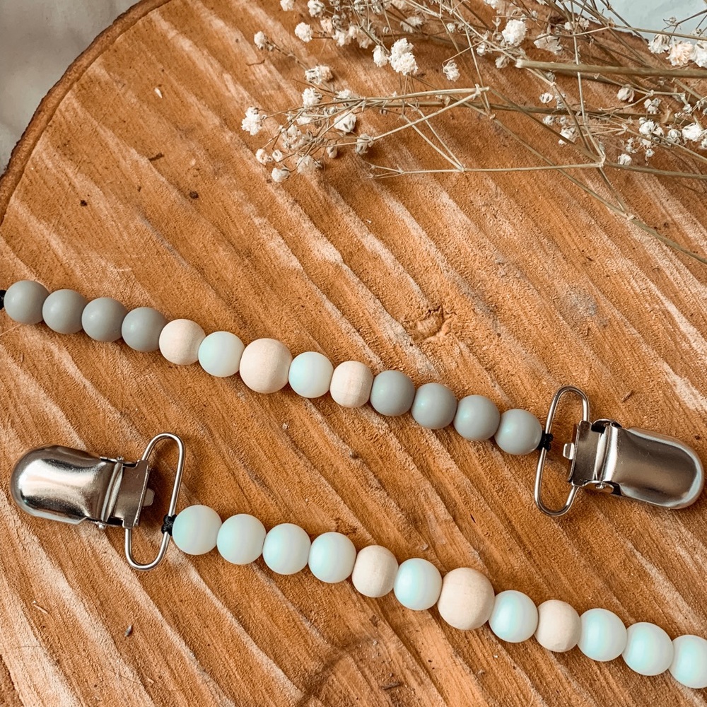 Pacifier clips
